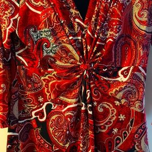 3/4 lgth twist front red paisley stretch blouse. Sz L...29" from collar to hem